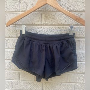 Lululemon Hotty Hot Short  2.5”
Black 4